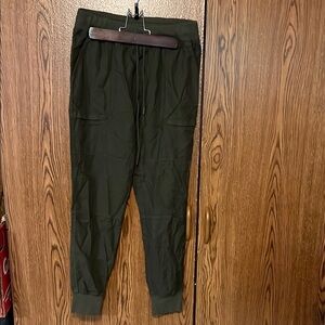 Aritzia Community Ion Pant in Olive Green, XS, 100% cotton